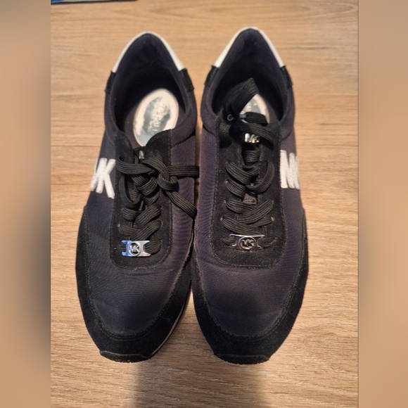 Micheal kors sneaker - Picture 2 of 5